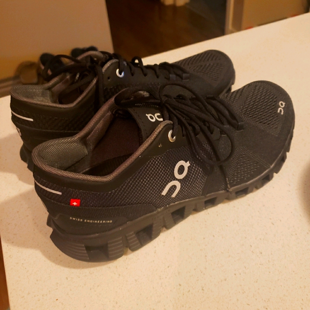 Women's On Cloud X Size 8.5
